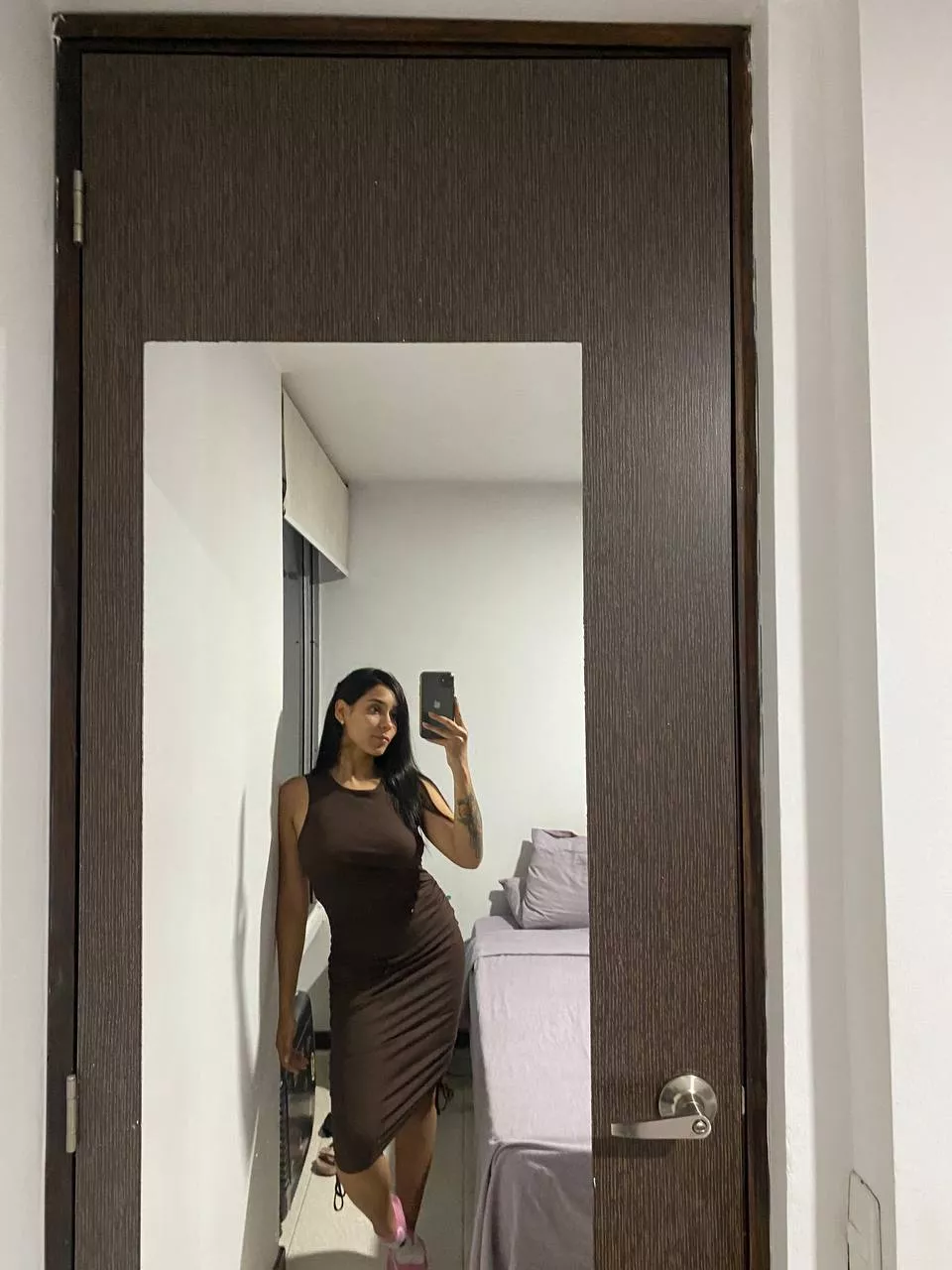 Brunette Princess is missing a King