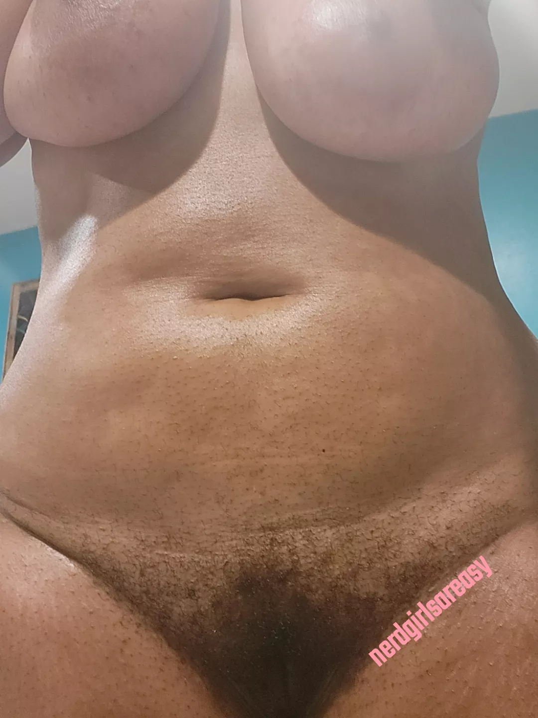 Freshly oiled from the shower 😋