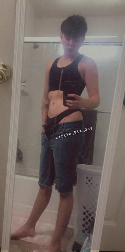 How do I look with a bit of buldge? 😏 (Trans FTM)