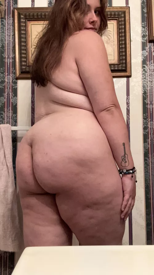 iso someone to worship me and eat my pussy anytime i desire 🫣😋