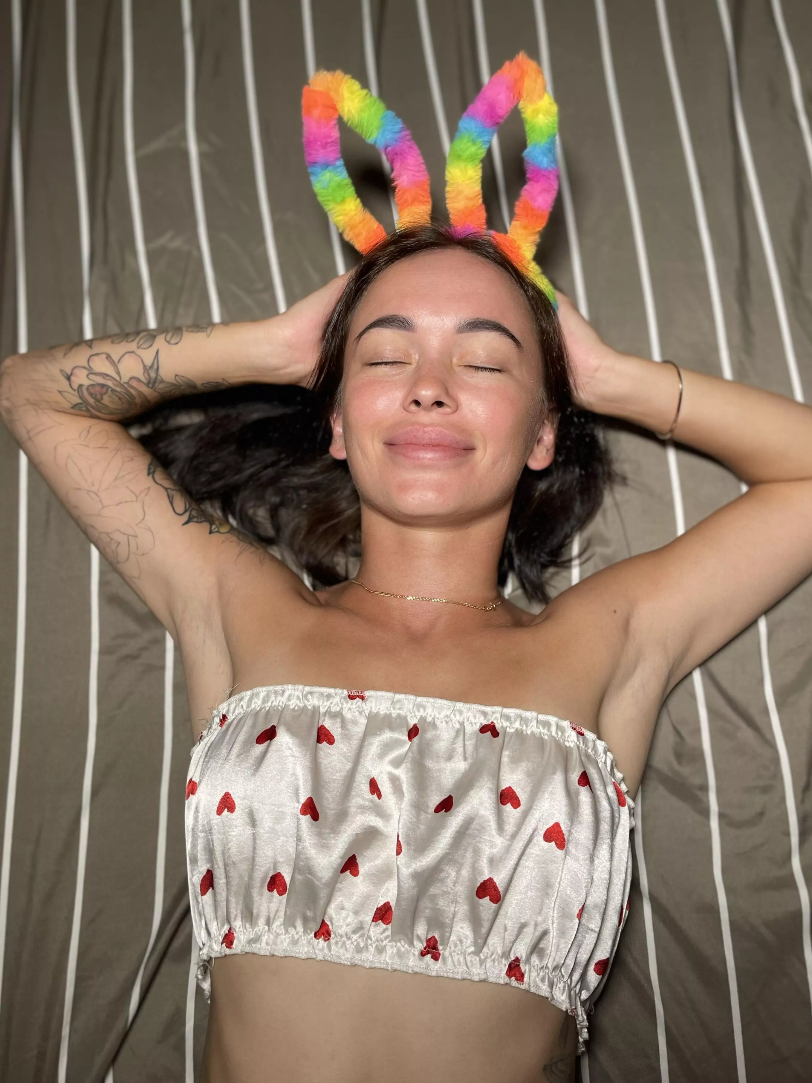 Left alone right now wanna get naughty with me??