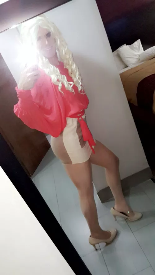 Oh the times I rented a hotel room just to dress💖