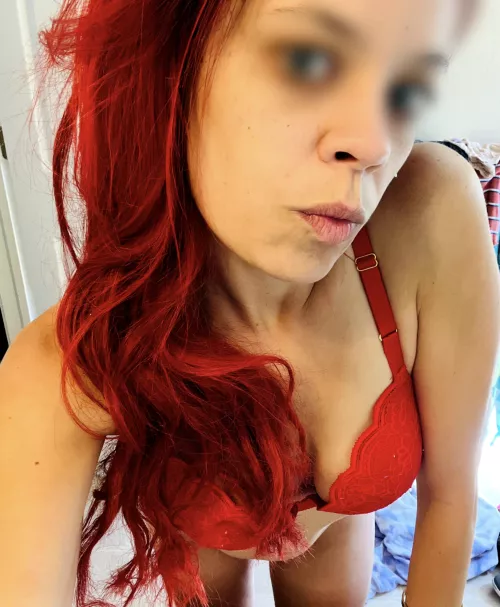 Pink lips match my pink lips (34f)