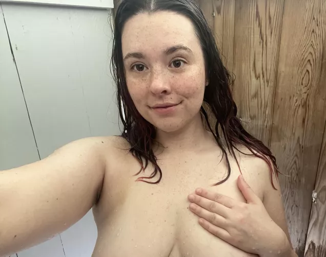 selfies in my outdoor shower :)