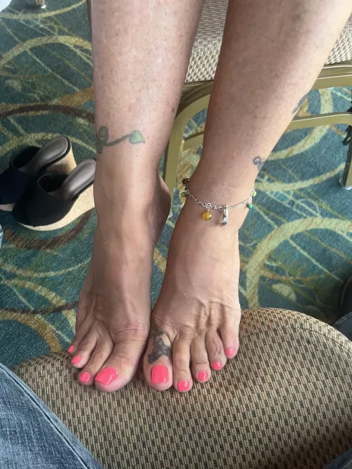 Sexy toes!!