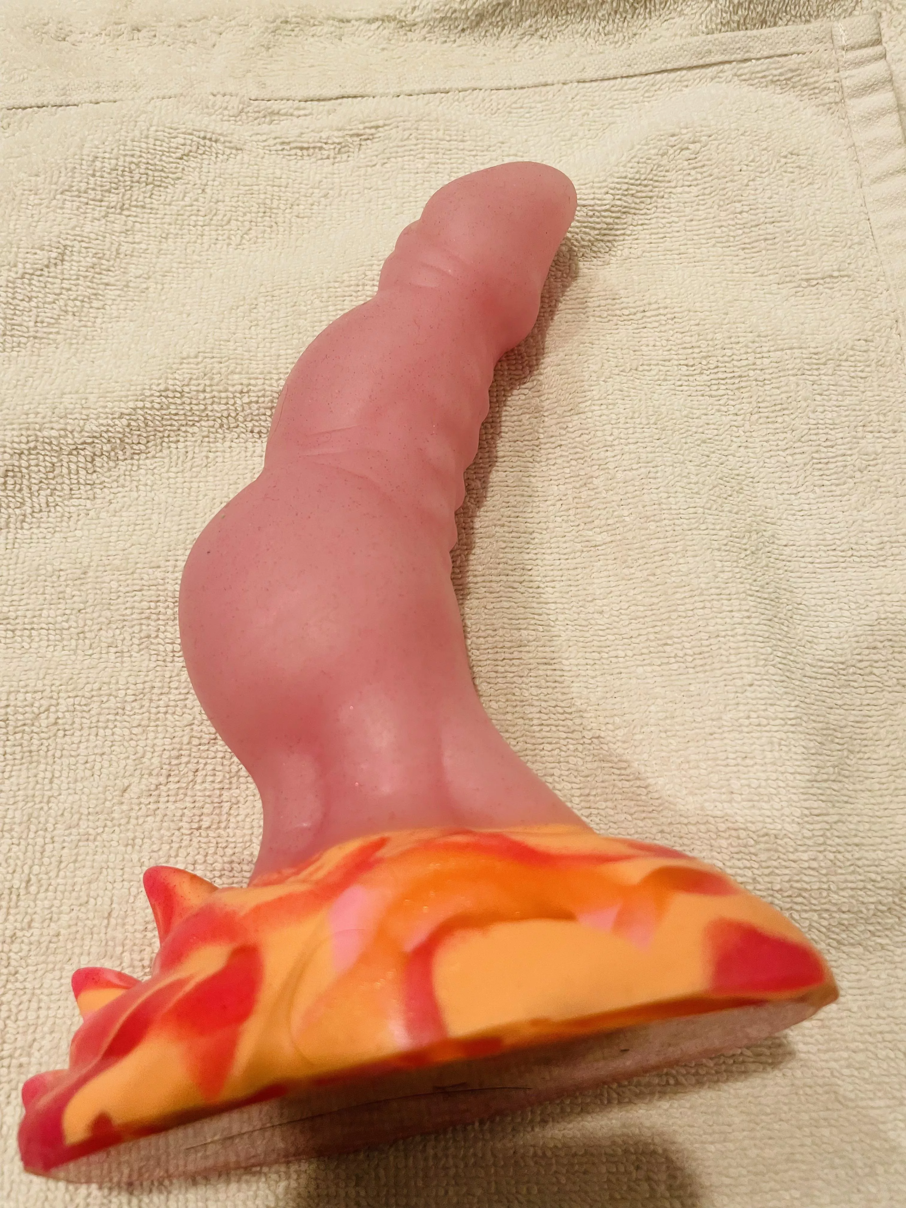 So excited to try a Bad dragon for the first time. Love the color 😍