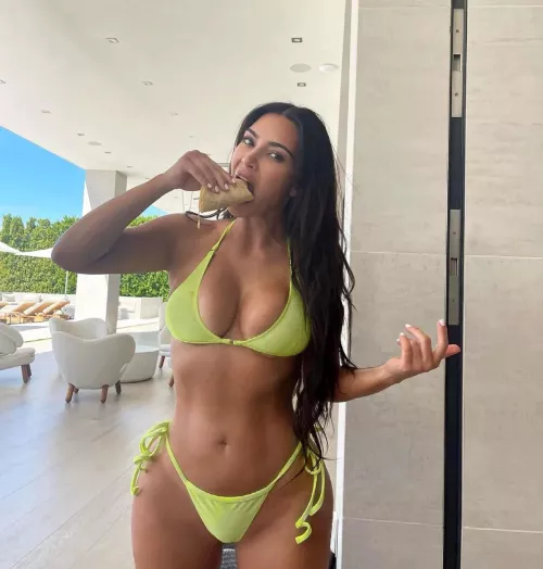 Stroking my dick to my buddies girlfien who looks like a young Kim k