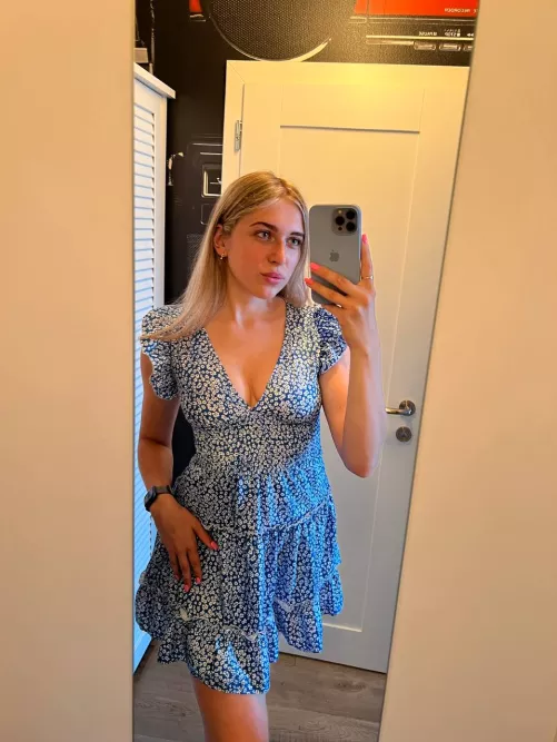 Wanna date a cute blonde