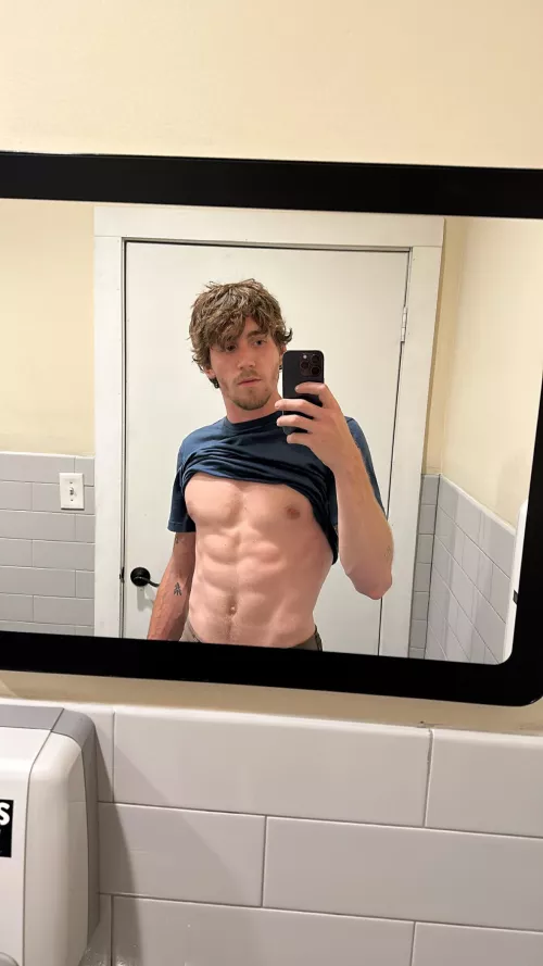 (22) waiting for you in the gym bathroom 😈