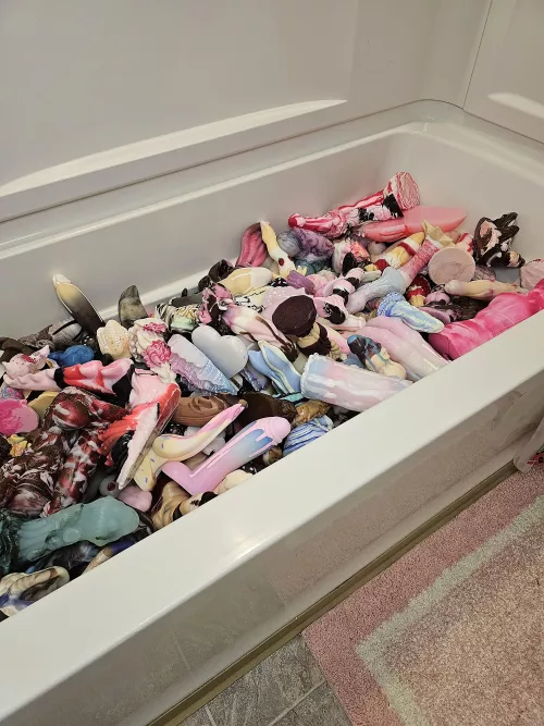 A bathtub of silicone 🩷
