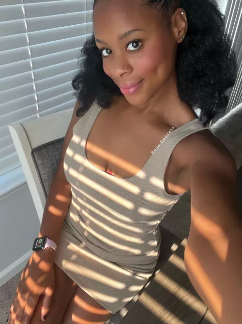 Anyone want a milf for breakfast ;)