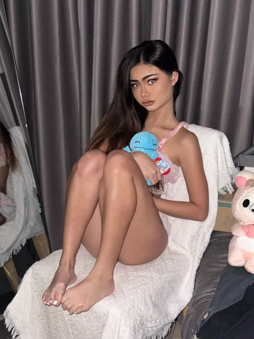 Are you into kissing my tummy? F19