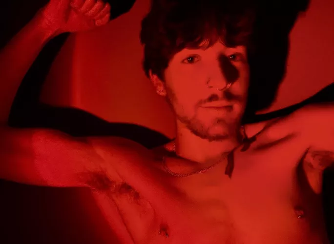 come get these hairy twink pits