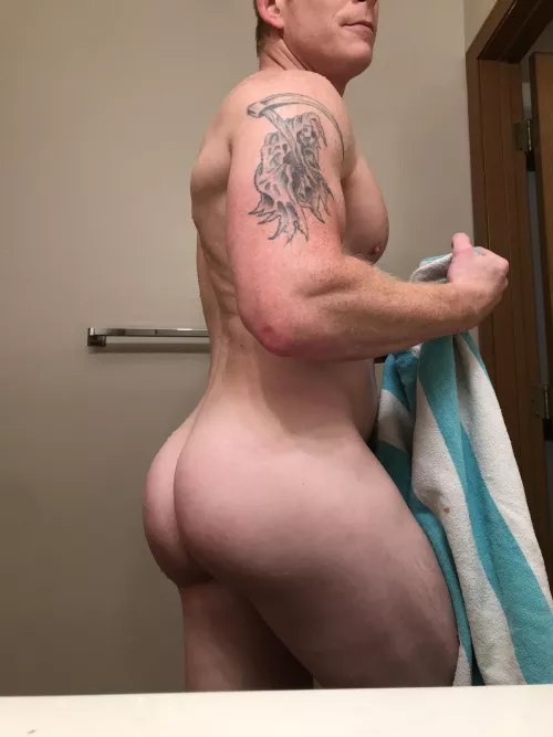 Could I have a seat right there 🍆 (38)