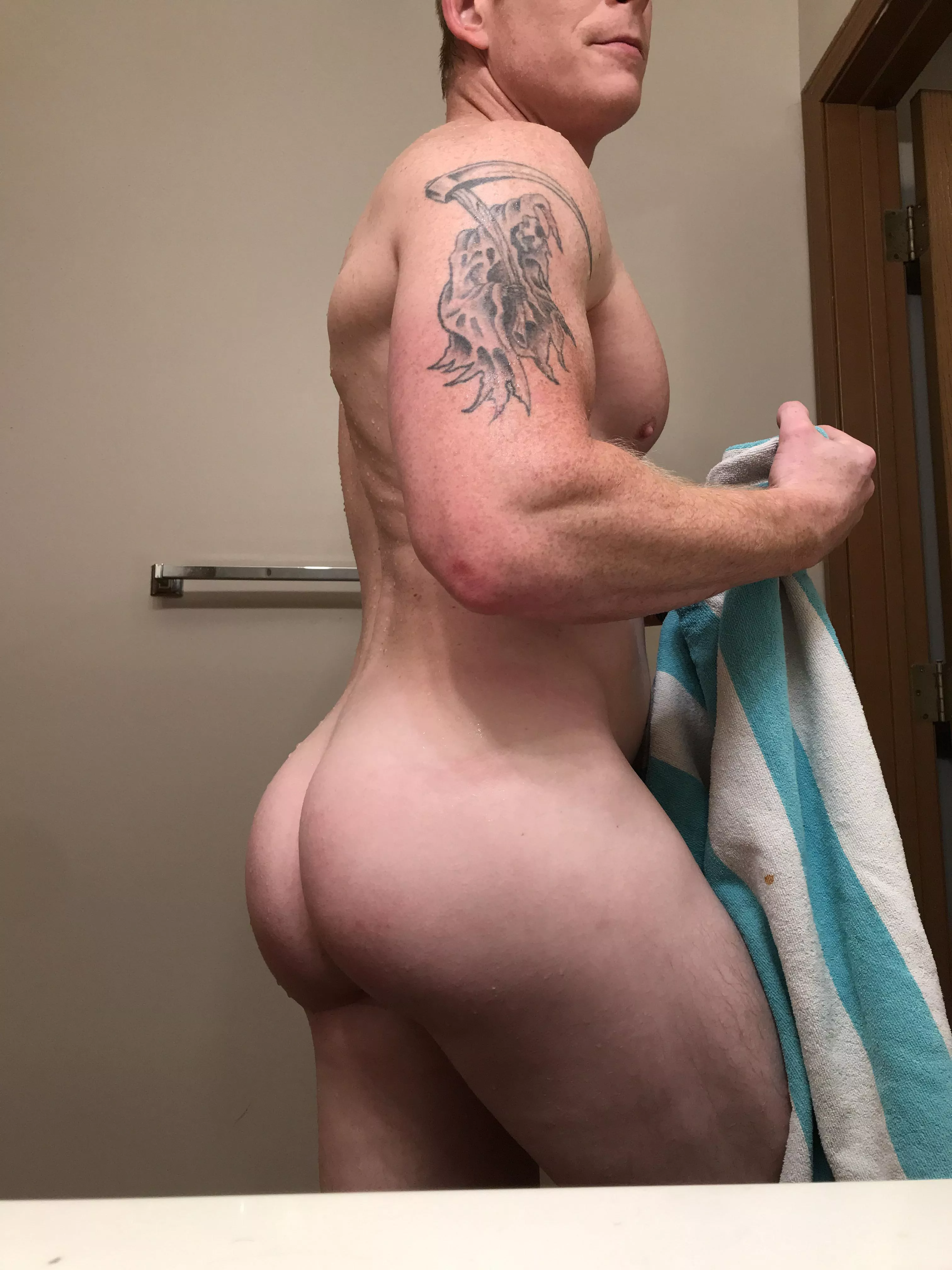 Could I have a seat right there 🍆 (38)