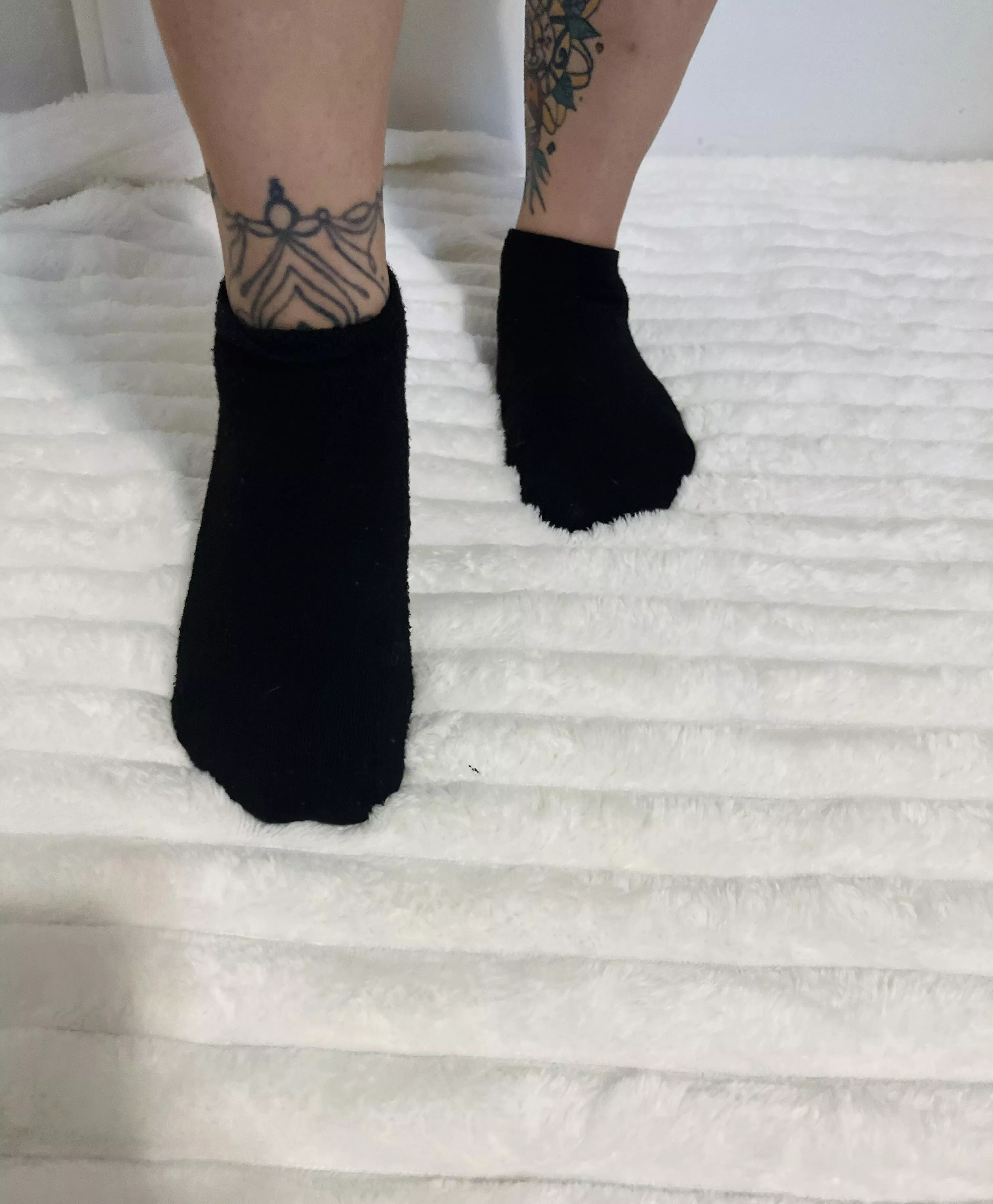 [F] black ankle socks & tattoos