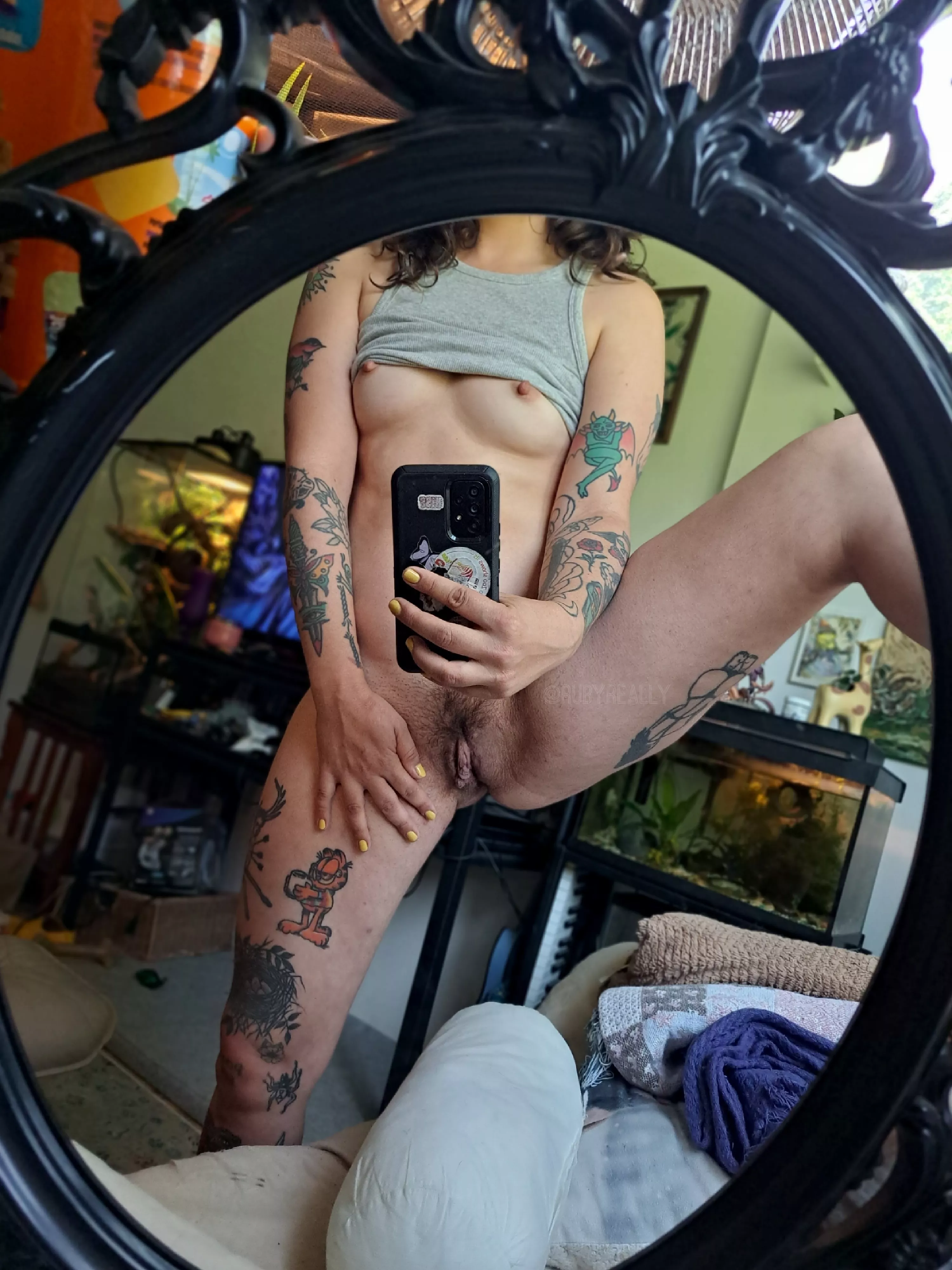 Imagine eating me out in front of the mirror