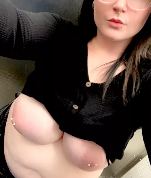 Pale tiddies, anyone?😜