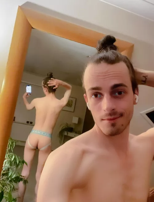 Took this last weekend.. one've my all-time favourites of me I think! 🥰 Thoughts?