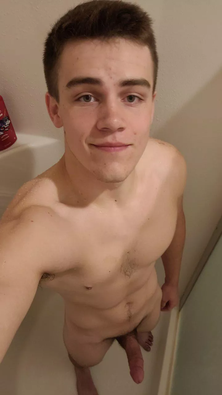 Would any ladies like to join me in the shower? 🚿