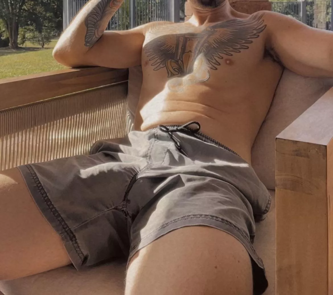 [37] Poolside relaxing