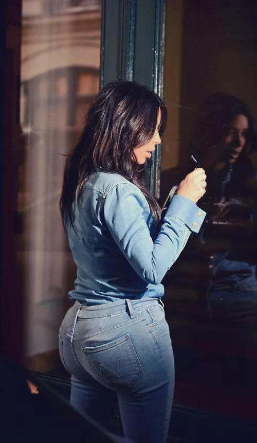 Bubble butt in jeans