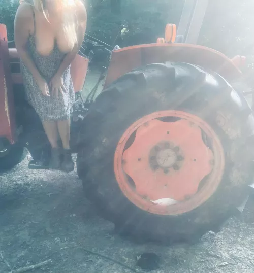 Country as Cornbread let them boobs breath y’all!