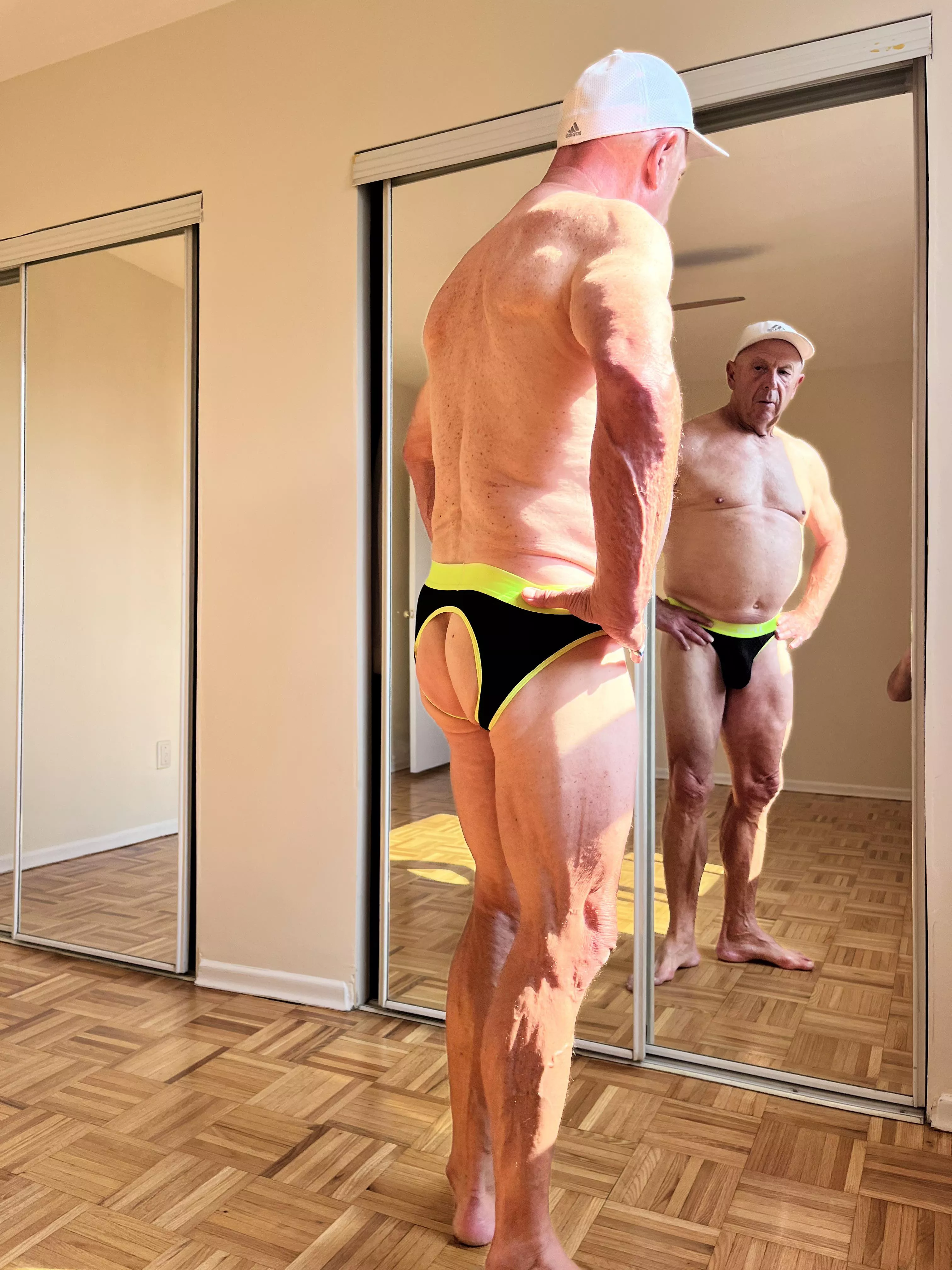 Ever been with a daddy who really knows what he’s doing? (68)