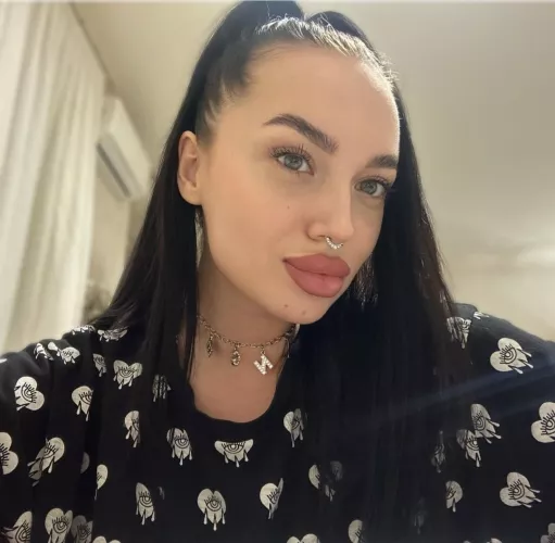 Her new lips are fine , but I miss her old lips they been top tier