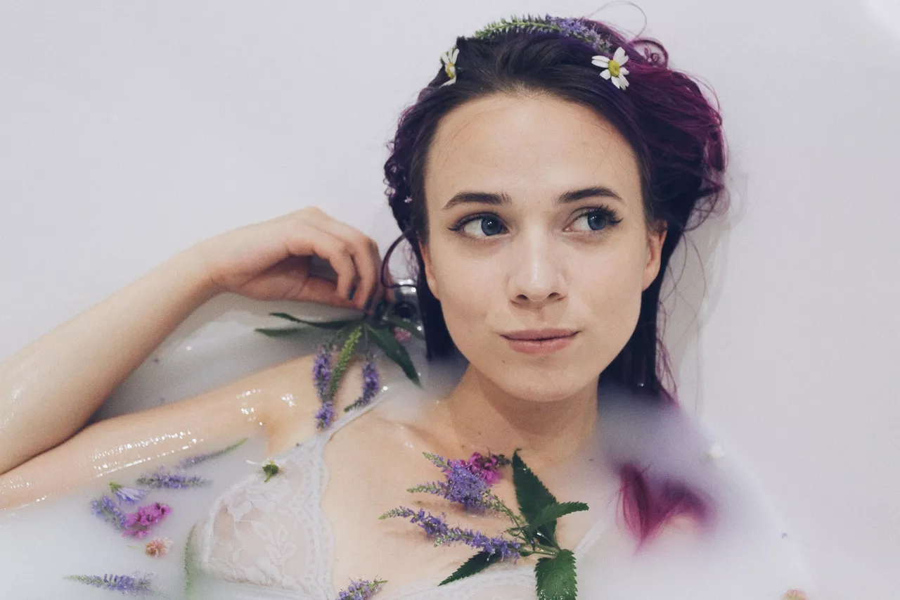 I love to get bath with milk and flowers