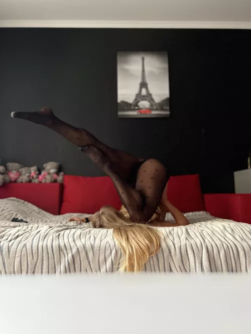 It was not really easy to make this photo and pose the same time. Tell me if it was worth of this effort