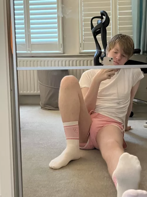 managed to pry myself away from baldurs gate to take this. better be worth it