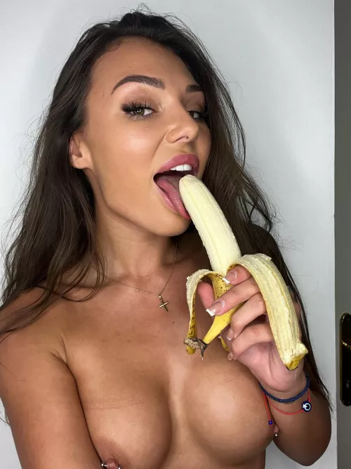 Older men, will you cum in my titties?