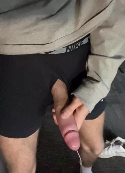 Say yes for the full cum vid ;)