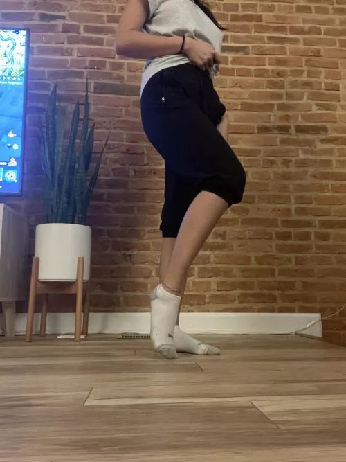 [Selling][US] Delicious used socks from an Asian girl 💜 DM me to get a pair of my sweaty, smelly socks 💜