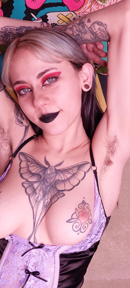 Would u like to kiss my armpits?