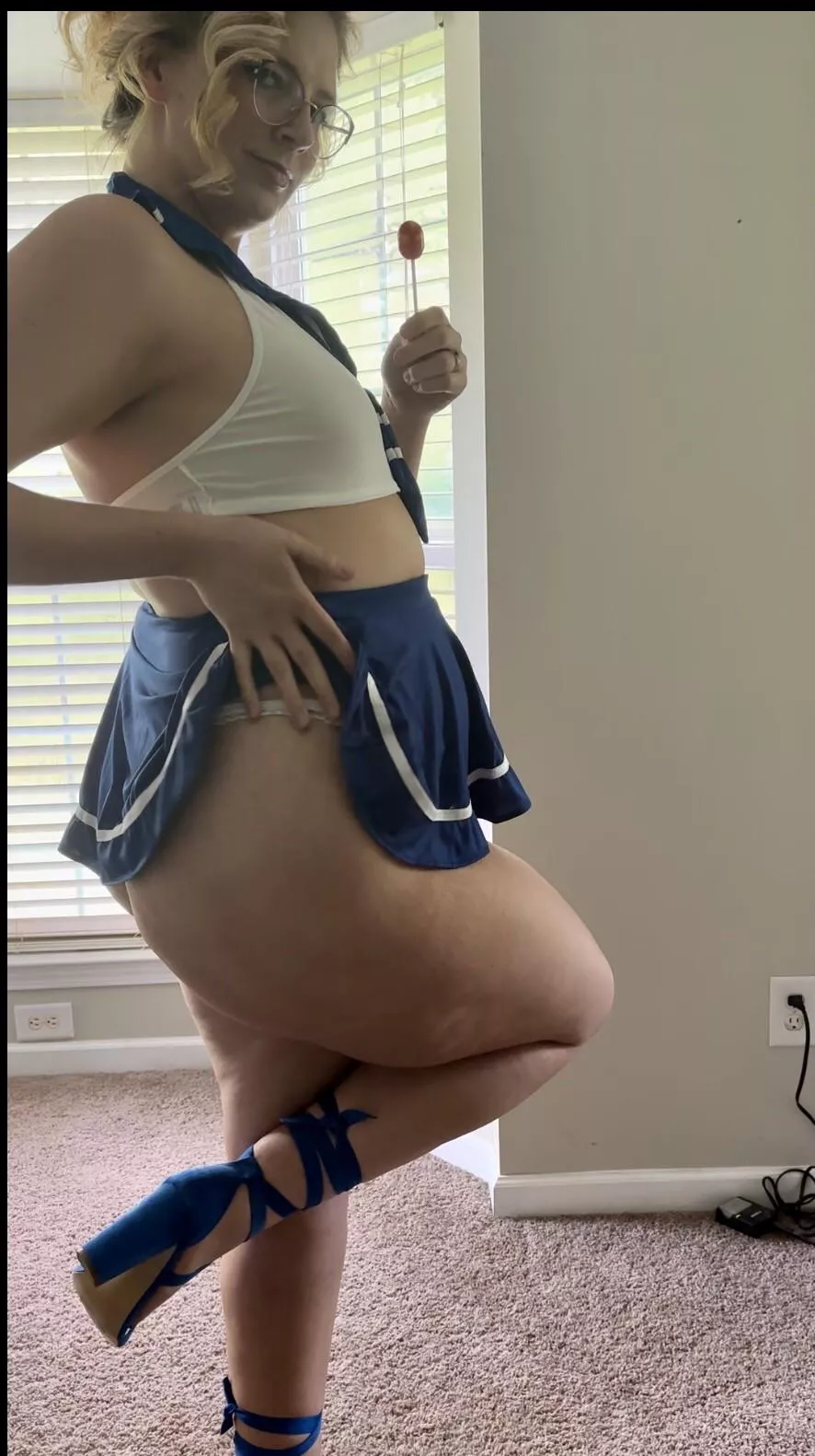 ( 18+ F OC ) I do think blue is my color