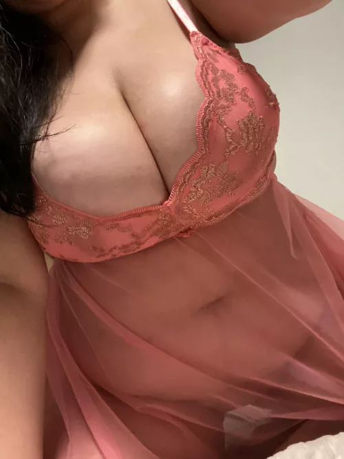 Asian Milf w big titties