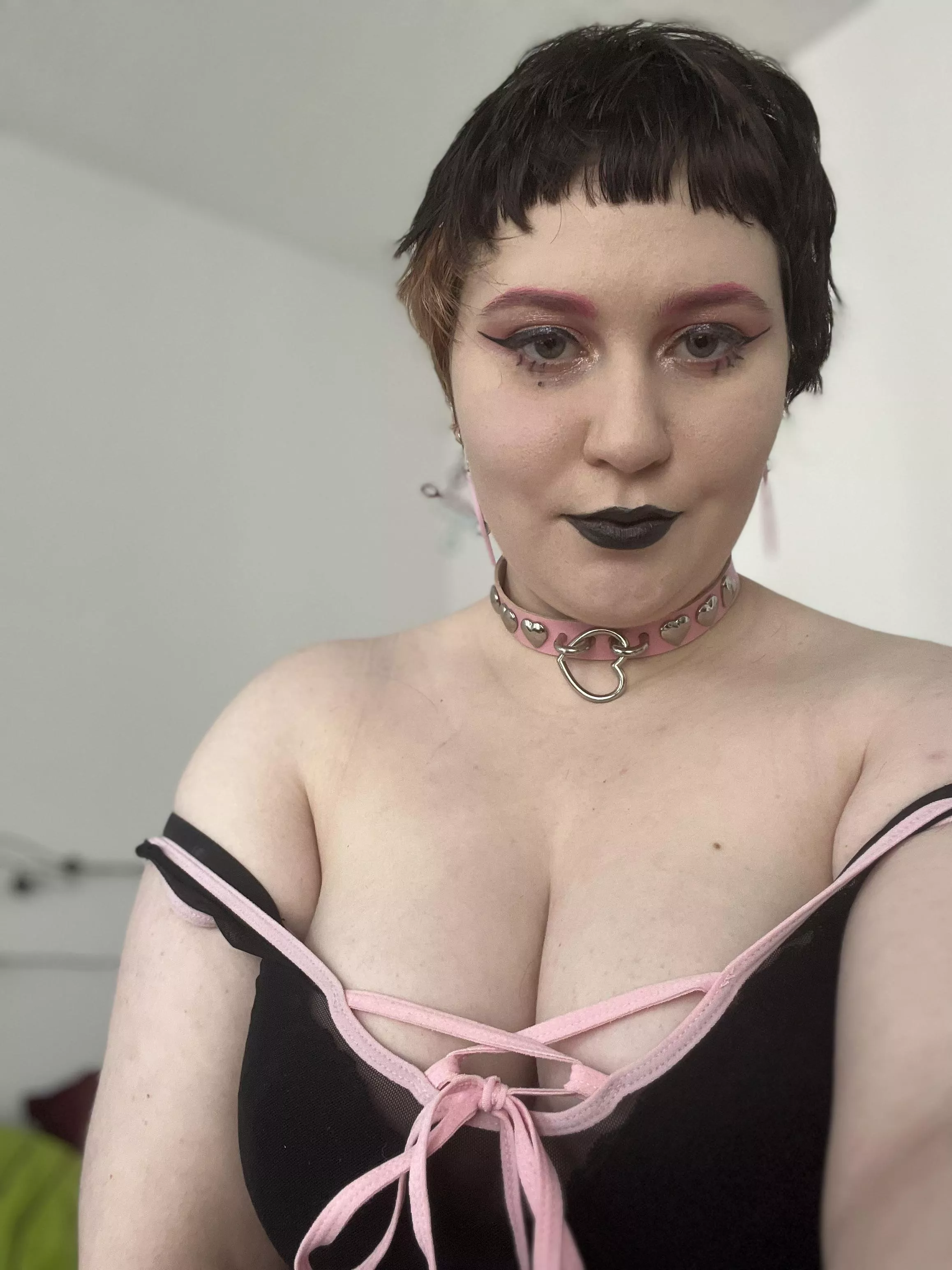 Can’t hide my boobs behind hair