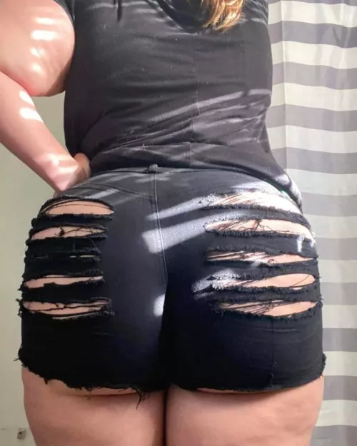 Does my ass look good in these shorts?