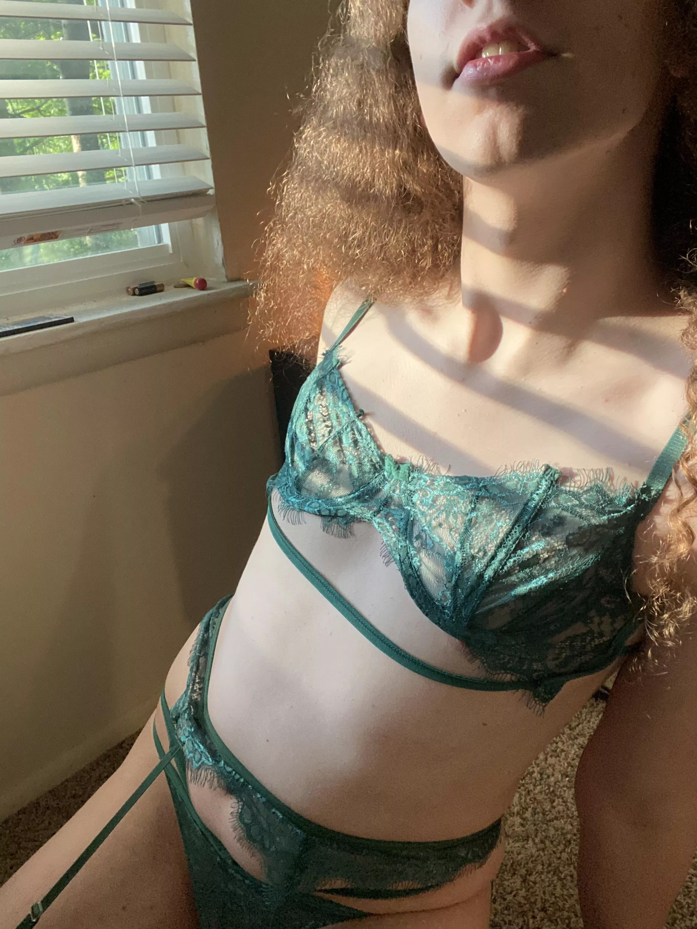 green lingerie + golden hour sunlight 😇🌄