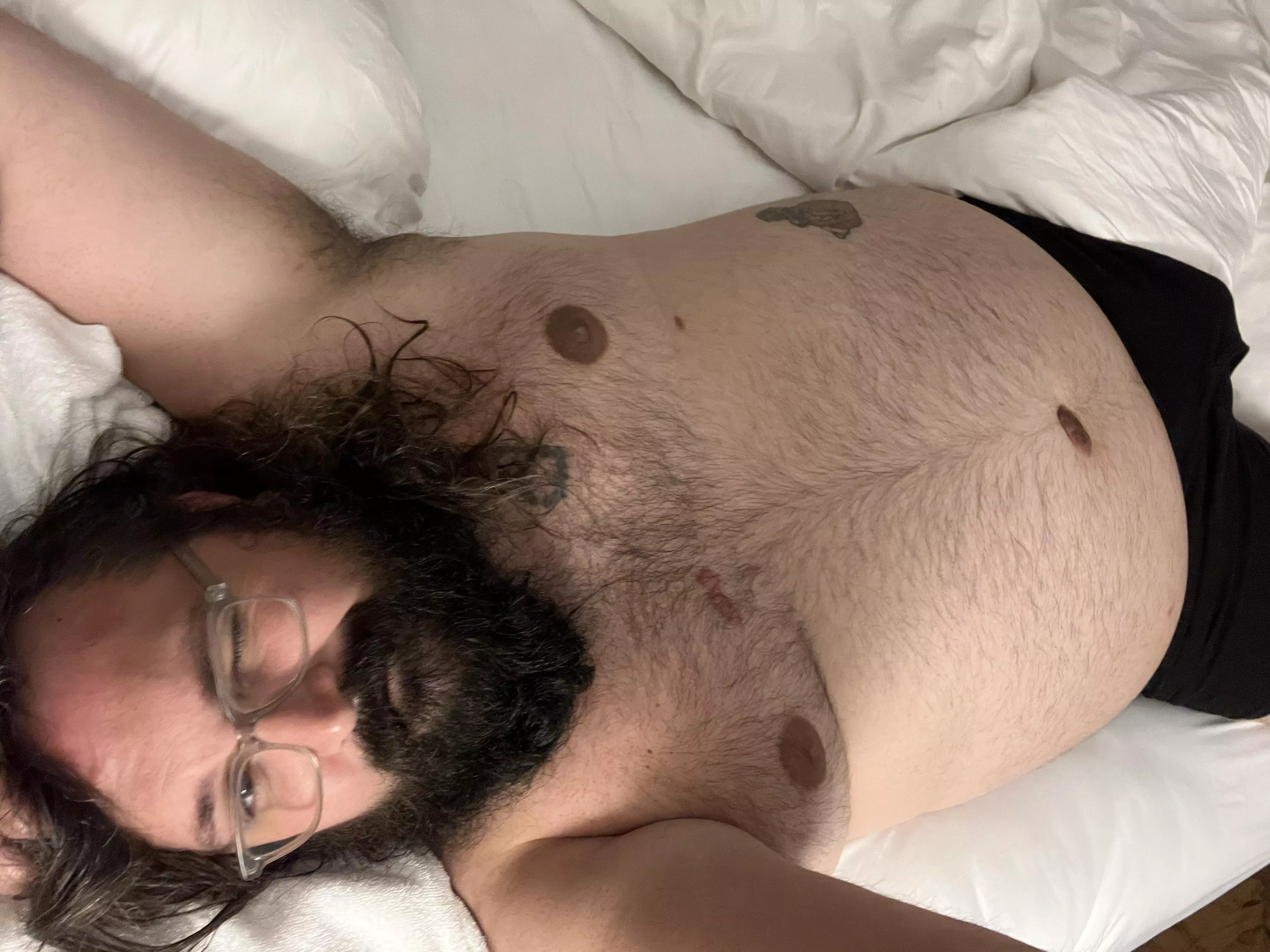 How do I entertain myself in this hotel room?