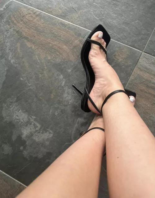 I do love to tease when I’m wearing heels 😈