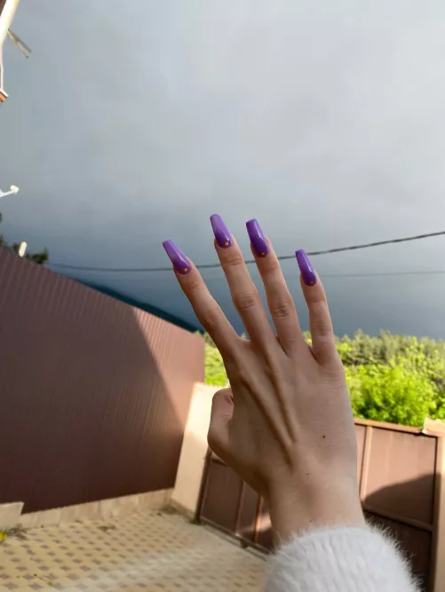 Long nails are such sexy