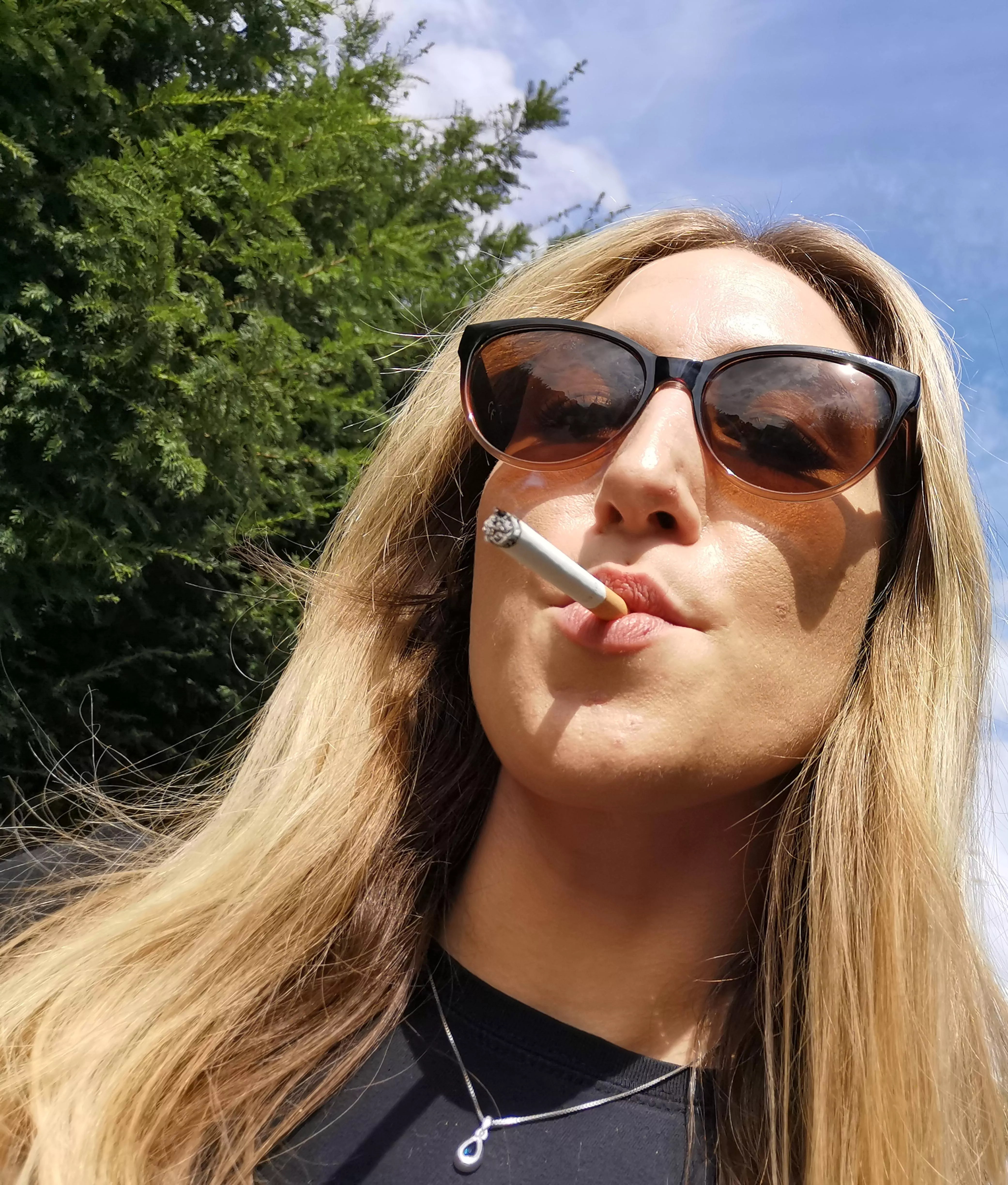 Sun is up 🌞🚬 outside smoking