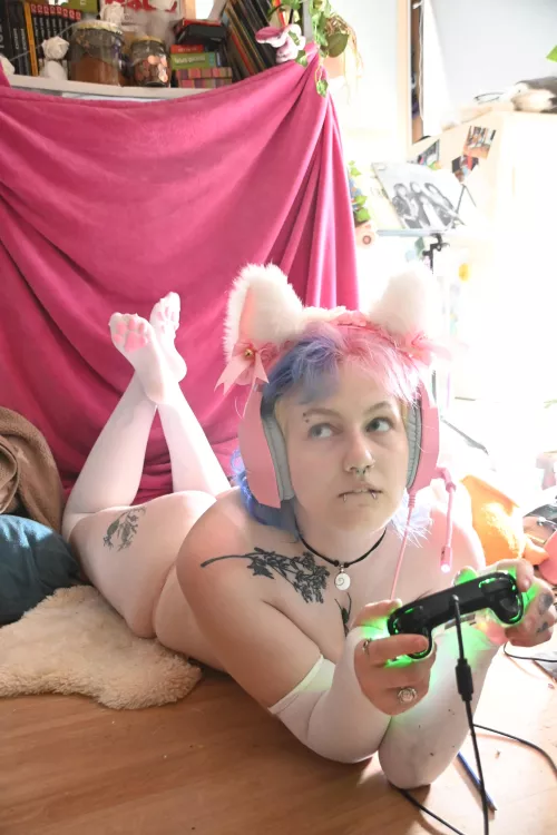 The kittie needs some spanking hehe ;3