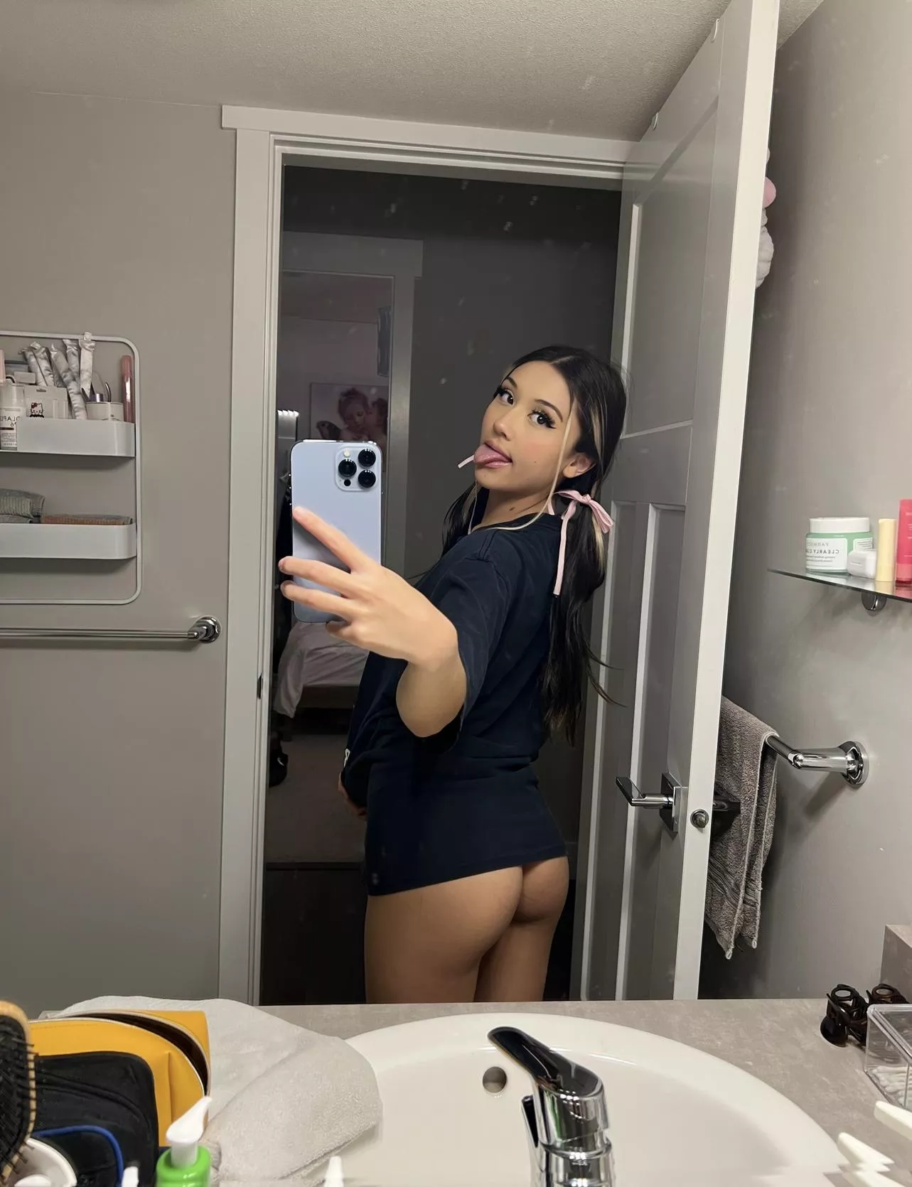 These peaches are excited to see you 🙊