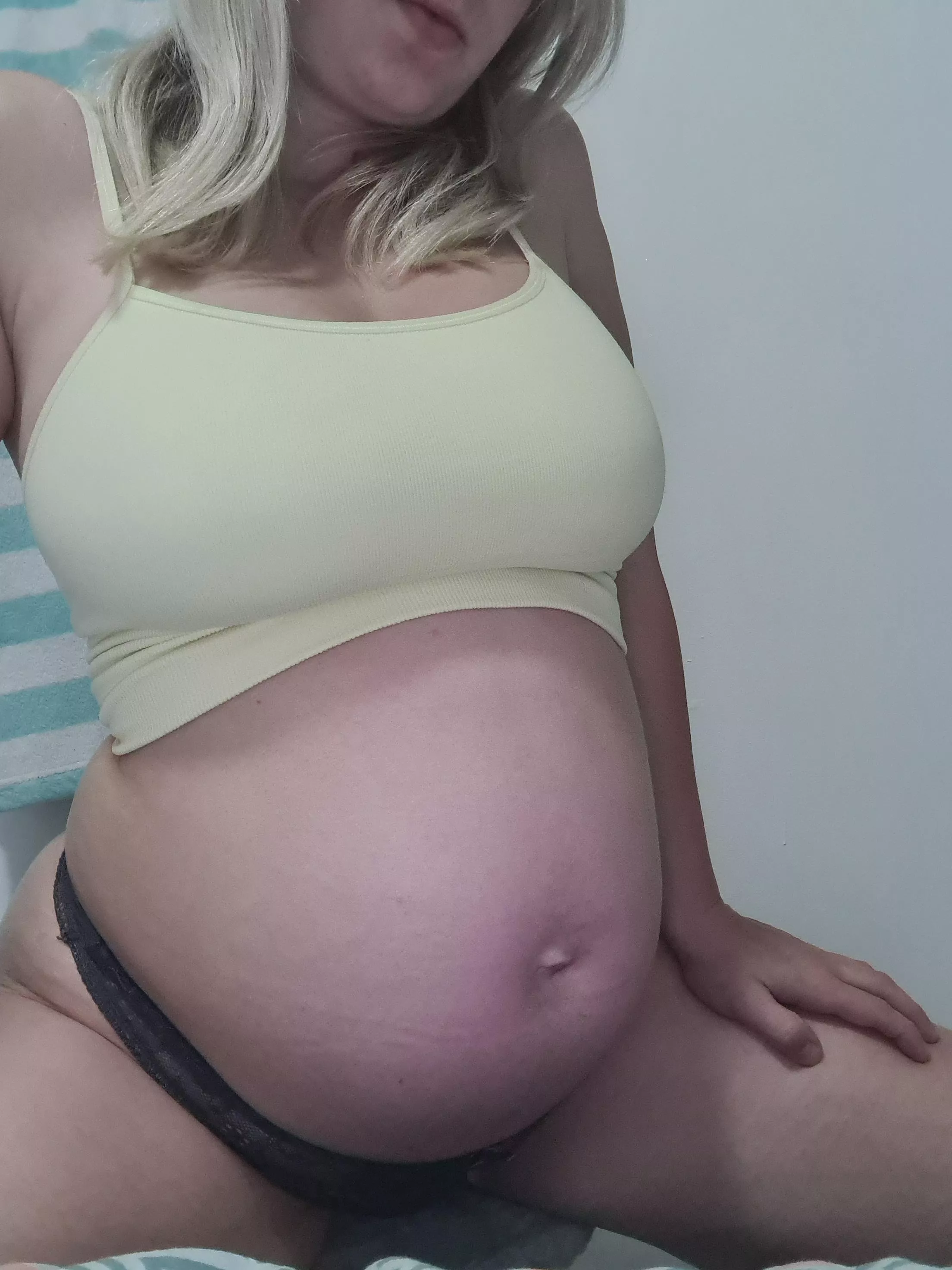Would you date me with my pregnant belly? 🙈