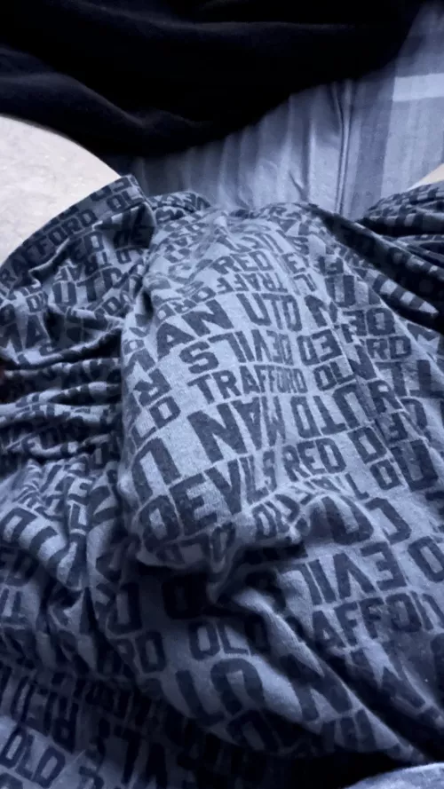 18 year old virgin would you wanna see what it looks out when out ?;)