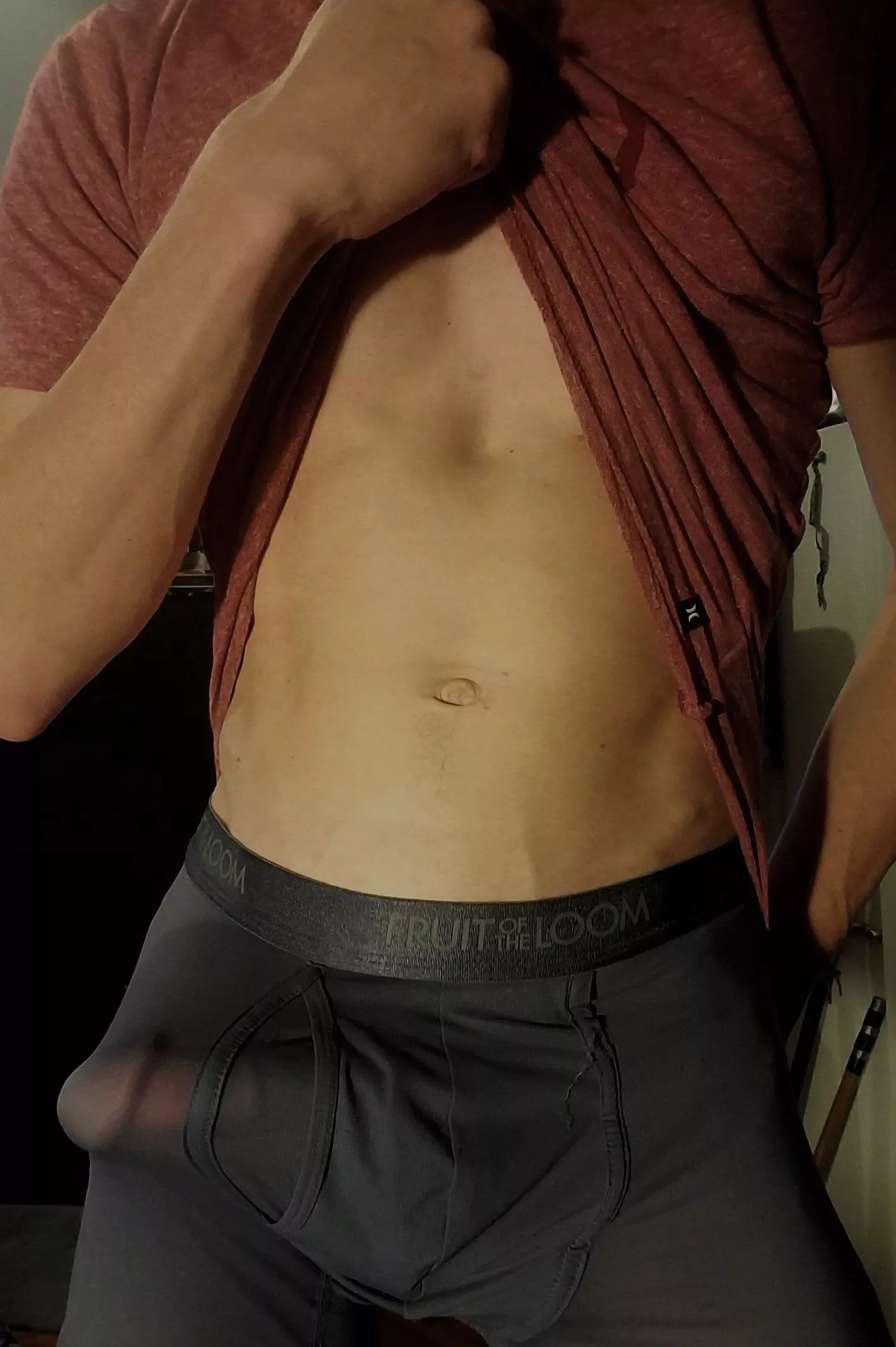 21, swimmer & football player need fit subs to help me bust rn. (Gavinjamess3)